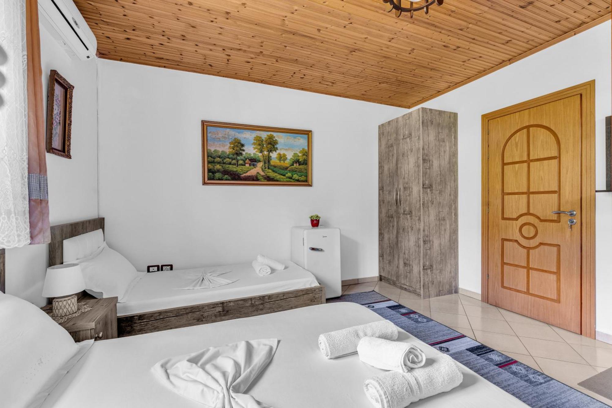 Guesthouse Emiljano Μπεράτ Εξωτερικό φωτογραφία