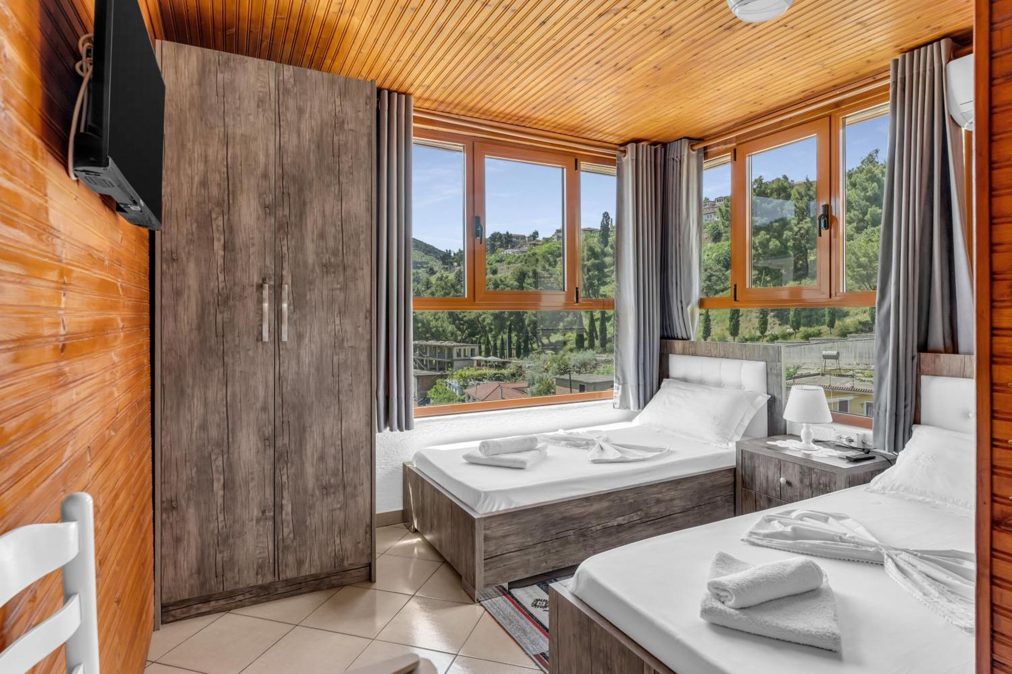 Guesthouse Emiljano Μπεράτ Εξωτερικό φωτογραφία